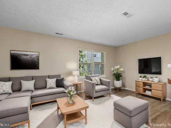 5946 Annaberg Pl #198, Burke, VA 22015