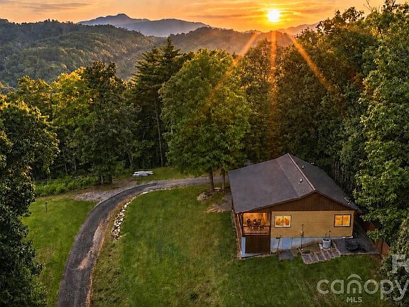 3rd image of 280 Green Oaks Rd
