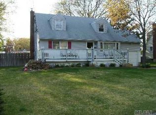 11 Dressler Rd, Greenlawn, NY 11740