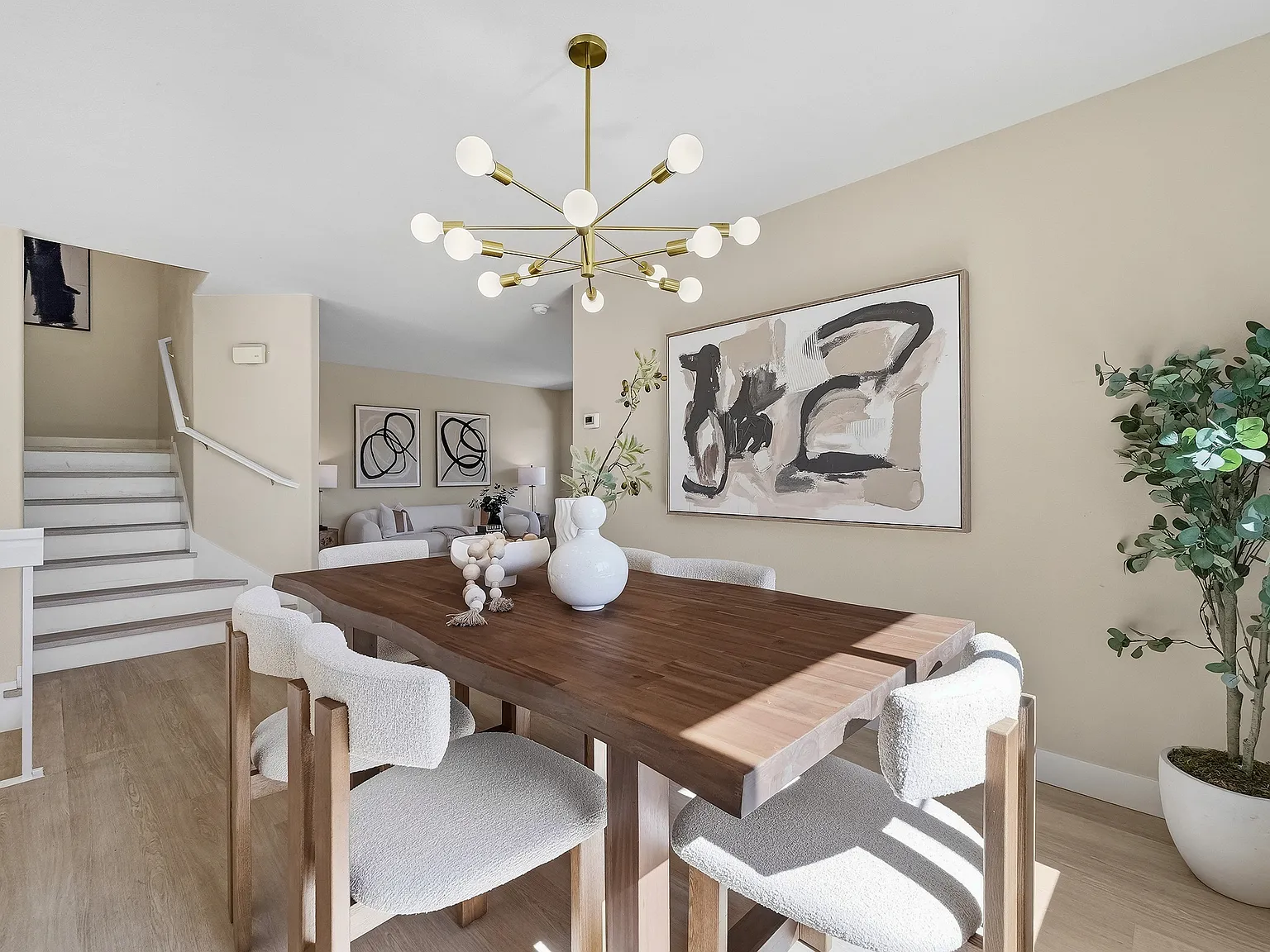 4 bed, 1933 sqft, $4,695 — Photo 4