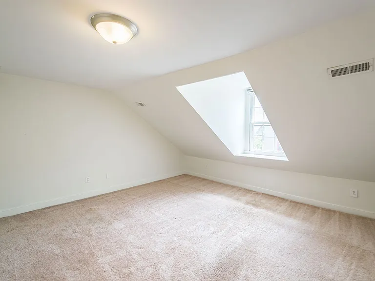 535 Spruce St — Photo 22