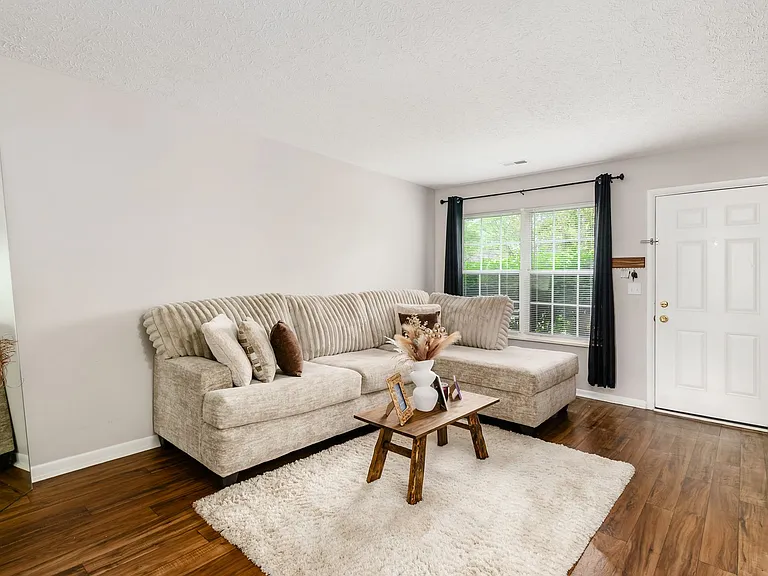 1531 Whispering Willow Ln — Photo 3