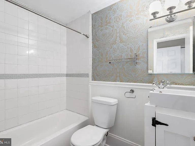 20218 Halethorpe Ln #215 — Photo 15