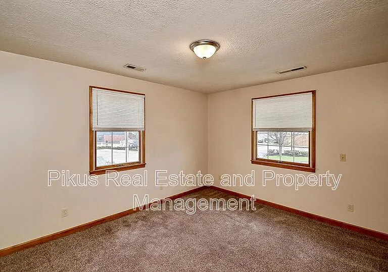 713 N Main St — Photo 8