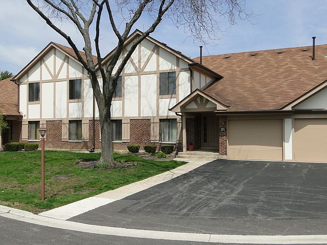 2nd image of 920 Surrey Dr APT 2B