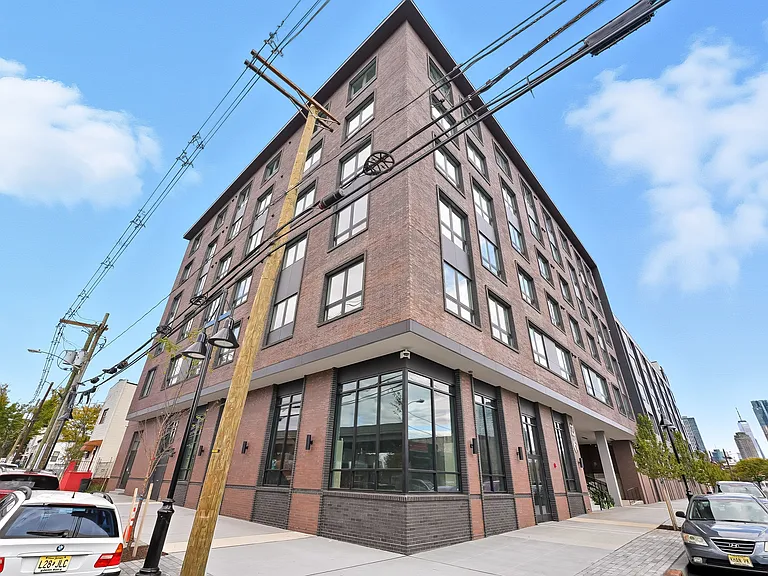Skylar Lofts JC — Photo 59
