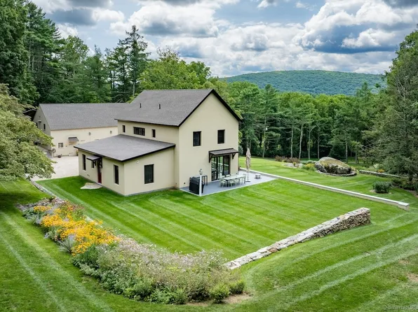 89 Under Mountain Road, Canaan, CT 06031