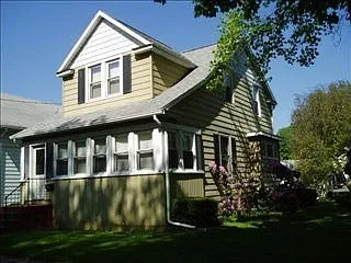 1862 Davis St photo 1