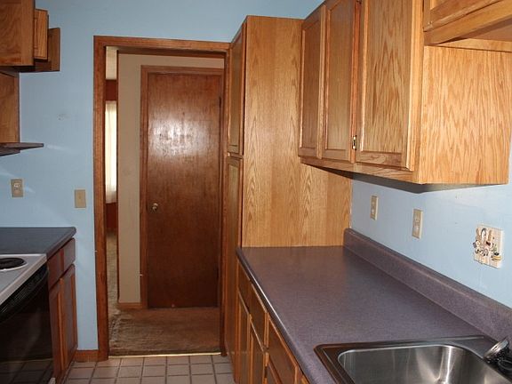 4th image of 3127 S Glenn Ave