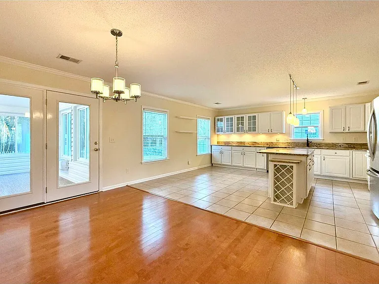 108 Willowbend Ln — Photo 5