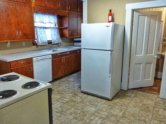 3rd image of 220 E College Ave