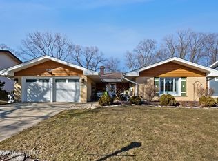 21W510 Buckingham Rd, Glen Ellyn, IL 60137