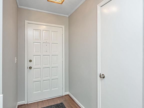 3rd image of 1118 Mountain Oaks Dr