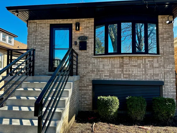 1325 Scoville Ave, Berwyn, IL 60402