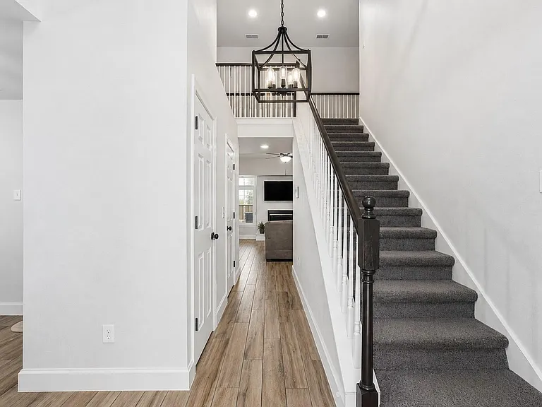 5234 Findlay Dr — Photo 2