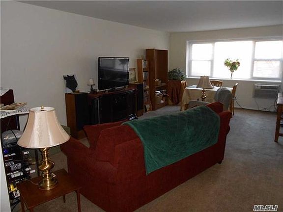 4th image of 100 Lincoln Ave APT 6B