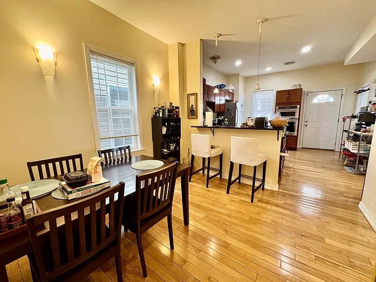 22 Elmore St #2 — Photo 8