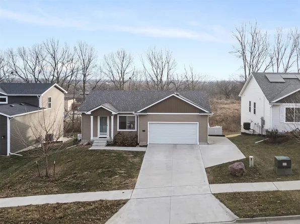 5337 Carter Ct, Johnston, IA 50131