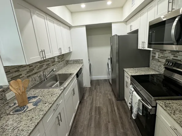 17000 N Bay Rd, North Miami Beach, FL