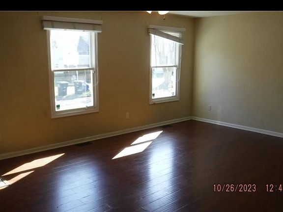 3rd image of 15 Burtis St
