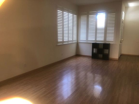 3rd image of 537 Edenderry Dr
