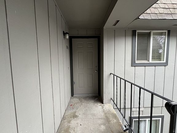 4th image of 711 SE 212th Ave #0