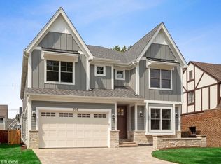 652 S Fairfield Ave, Elmhurst, IL 60126