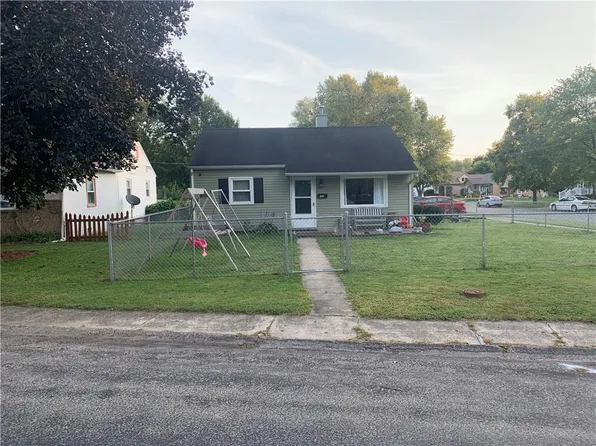 1021 S Lawn Dr, Mattoon, IL 61938