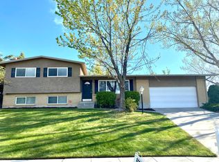 2476 E Quail Hollow Dr, Sandy, UT 84093