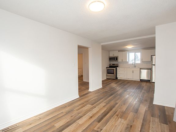 4th image of 220 Lincoln St