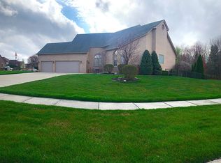 26550 Autumn Lake Dr, Chesterfield, MI 48051