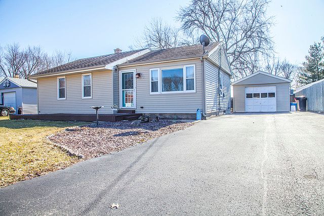 1st image of 811 Emerald Ln