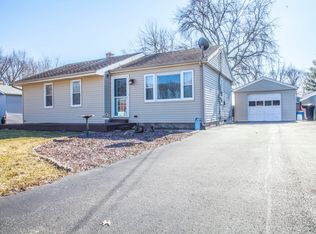 811 Emerald Ln, Machesney Park, IL 61115