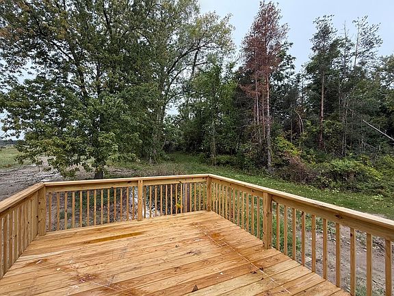5th image of 10223 Perry St