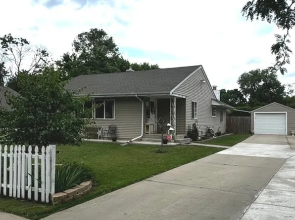 3214 Dartmouth Dr, Rockford, IL 61108