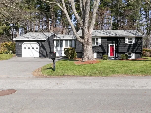 58 Oakcrest Cir, Methuen, MA 01844