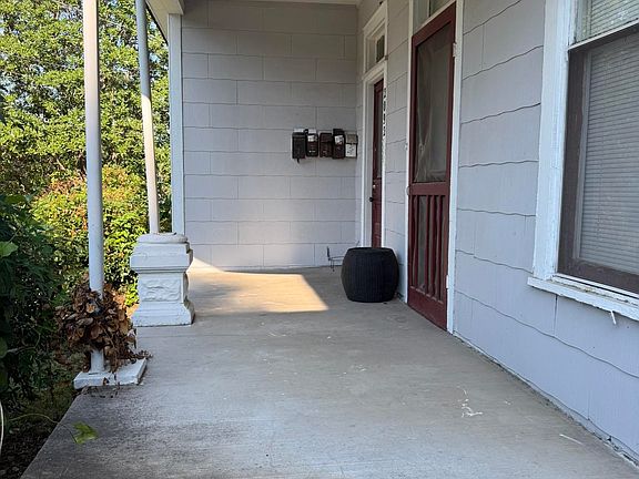 2nd image of 2092 Linden Ave