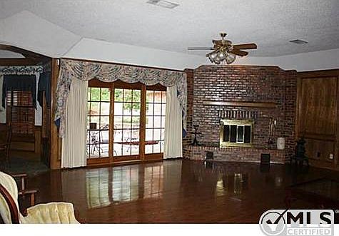 2nd image of 4 Fox Hollow St