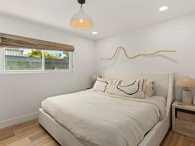 2068 Montclair St — Photo 18