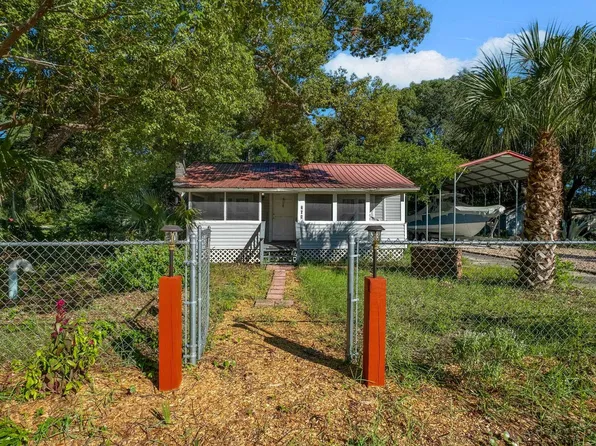 308 W 10th St, Carrabelle, FL 32322