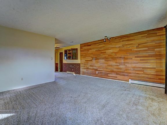 5th image of 634 Livvy Ct
