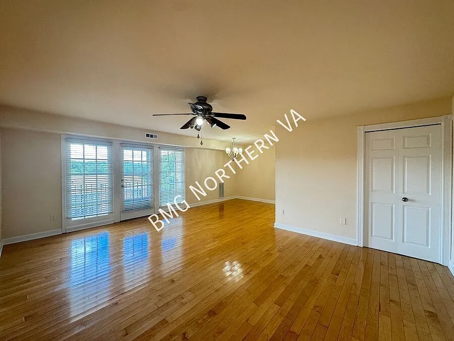 Beautifully Updated 3 Bedroom 2 Bath Condo in Moorings of Occoquan — Photo 2