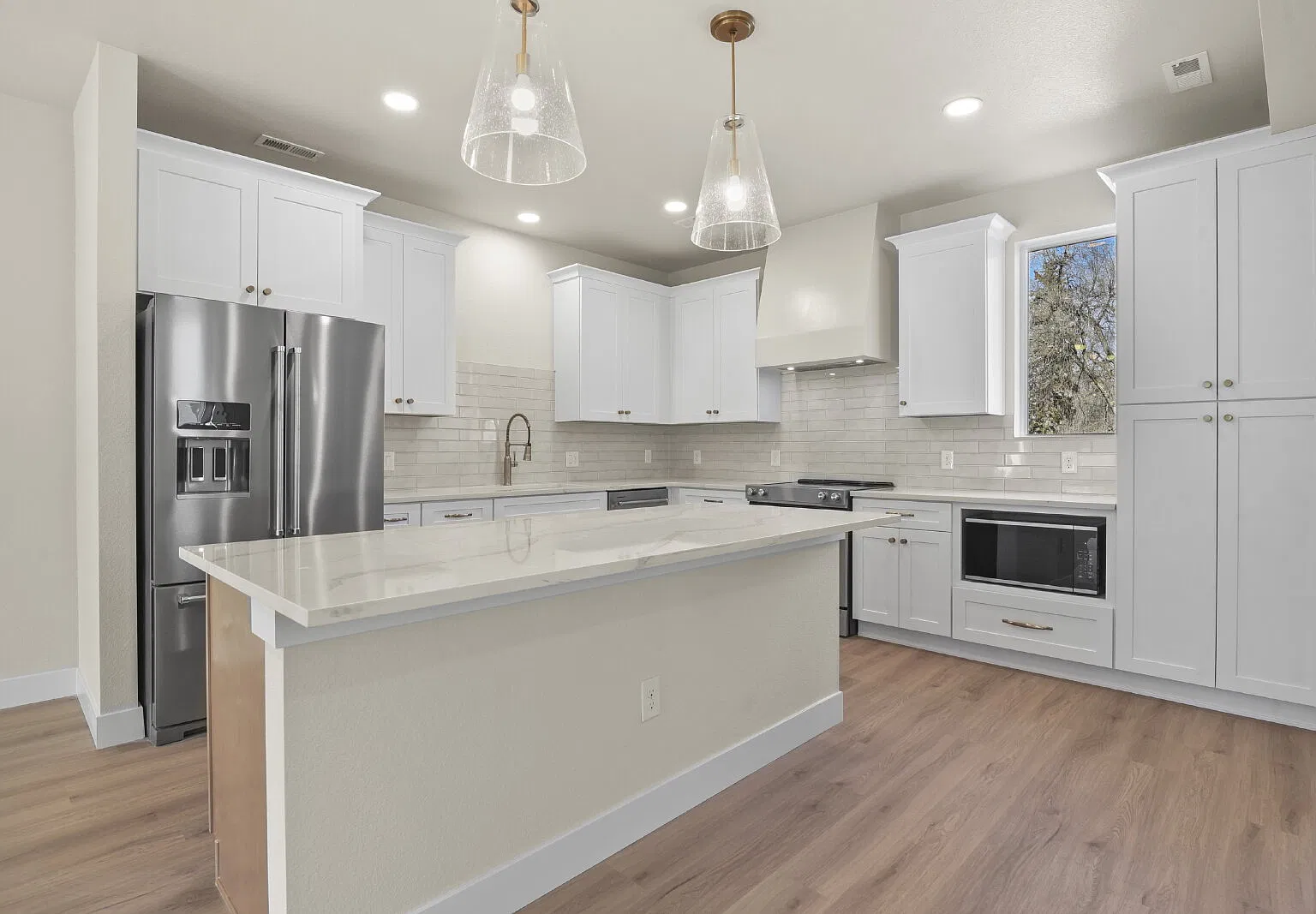 3 bed, 3.5 bath, 1794 sqft, $3,300 — Photo 2