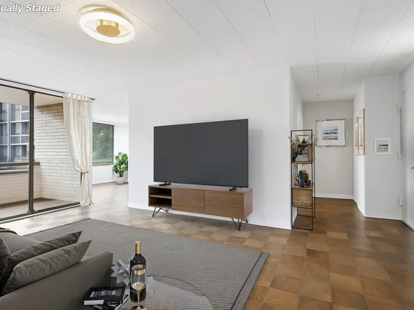 9060 Palisade Avenue 511 image 2 of 19