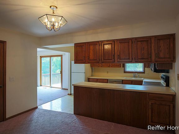 3rd image of 6645 Leisure Way Dr SE