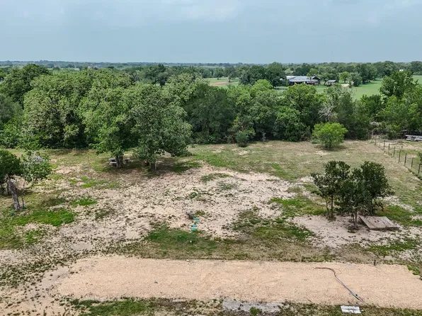 200 Luna Ct, Dale, TX 78616
