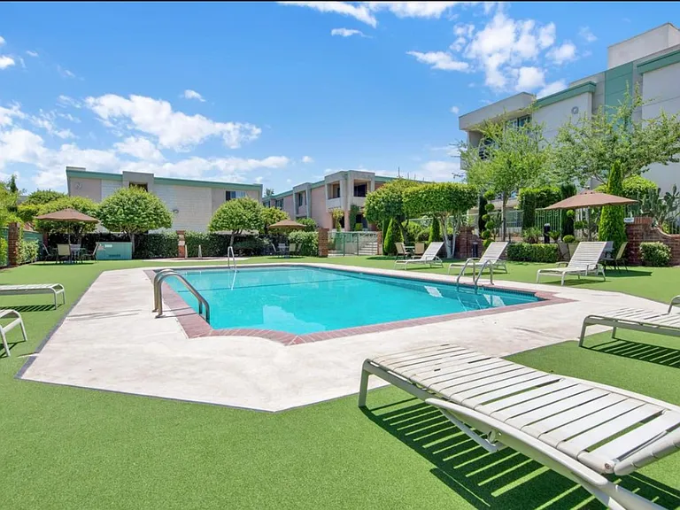 5301 Balboa Blvd #F7 — Photo 28