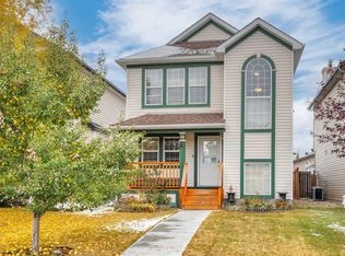 84 Evermeadow Mnr SW, Calgary, AB T2Y 4W8