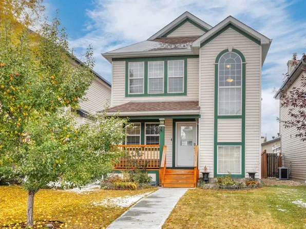 84 Evermeadow Mnr SW, Calgary, AB T2Y 4W8