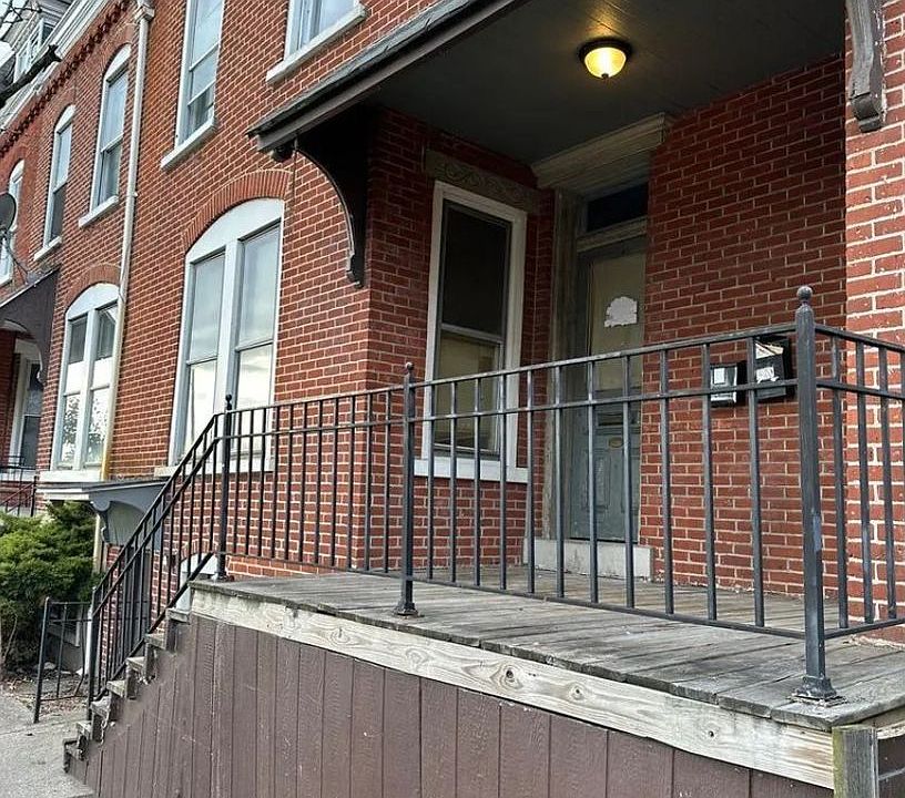 1st image of 827 Jackson St #1